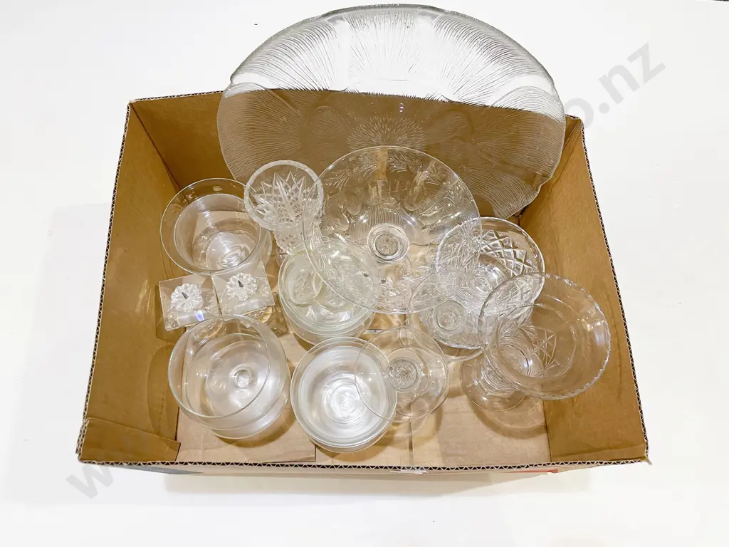 Box of Assorted Crystal & Glassware Image 1++