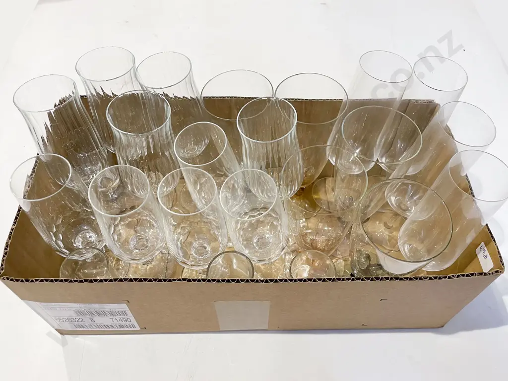 Box of Assorted Glassware Image 1++