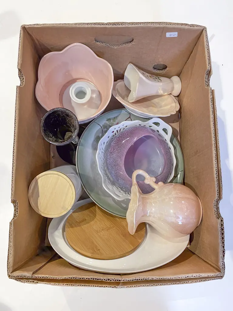 Box of Assorted China together with Art Glass Bowl Image 1++