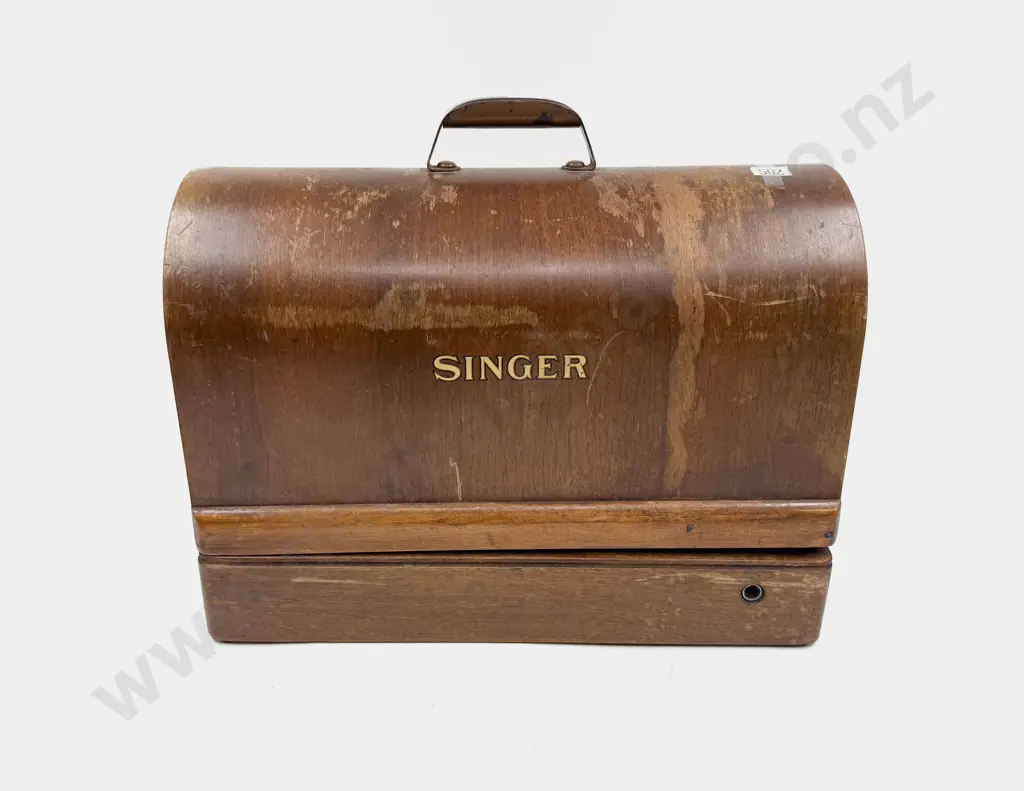 Singer Sewing Machine in Case Image 1++