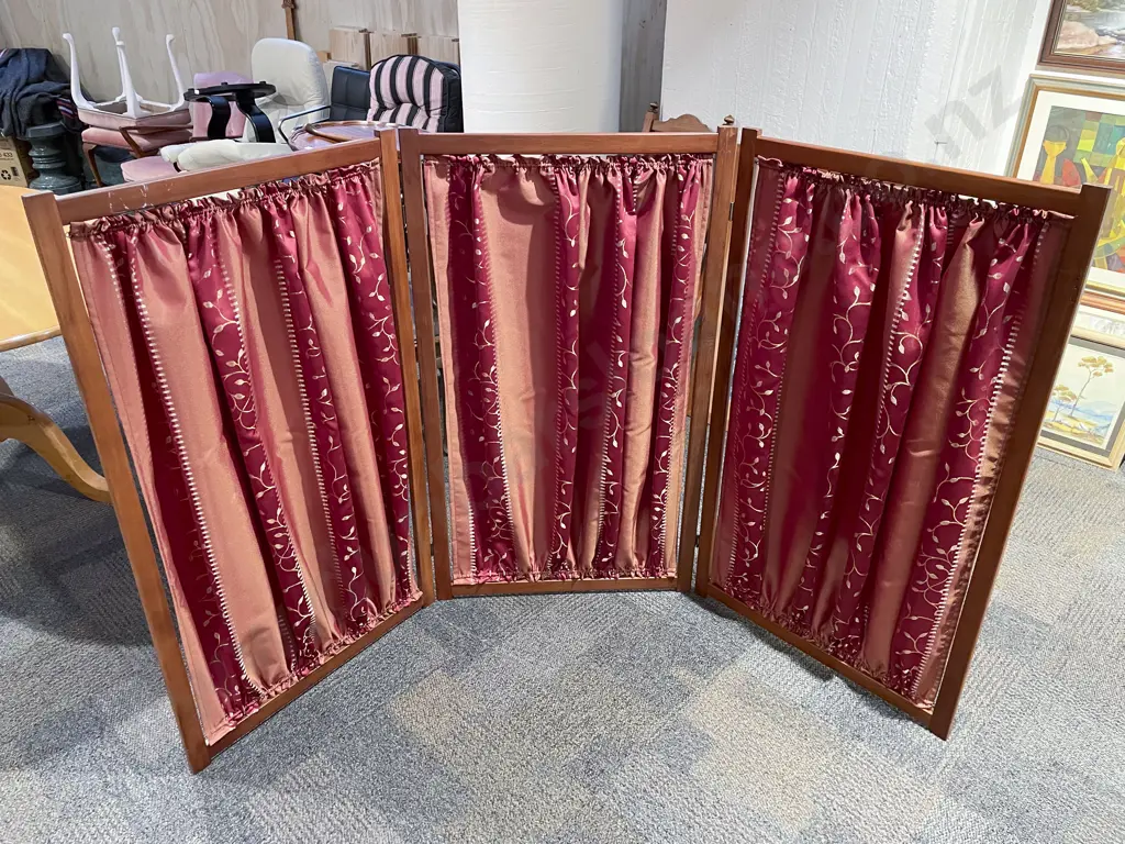 Low Three Panel Dressing Screen Image 1++