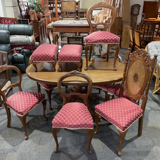 Mahogany Oval Dining Table & Six Dining Chairs