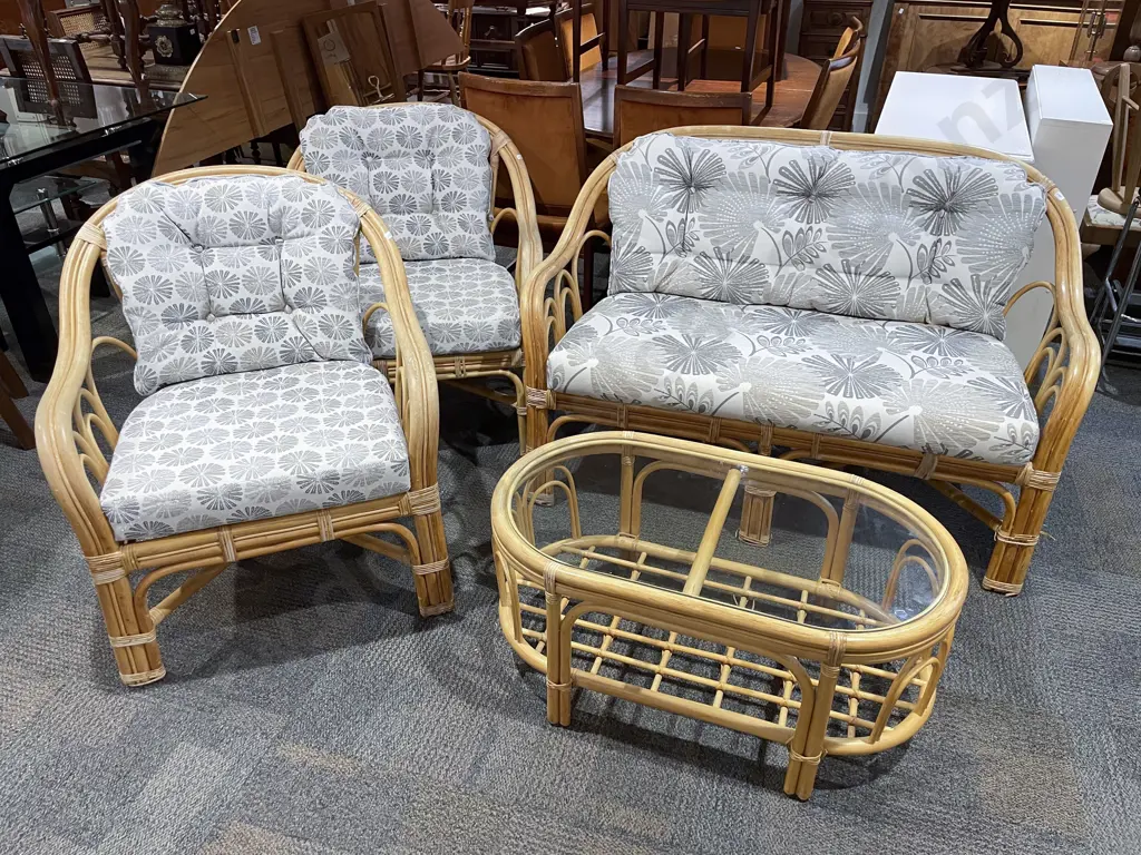 Four Piece Cane Conservatory Suite Image 1++