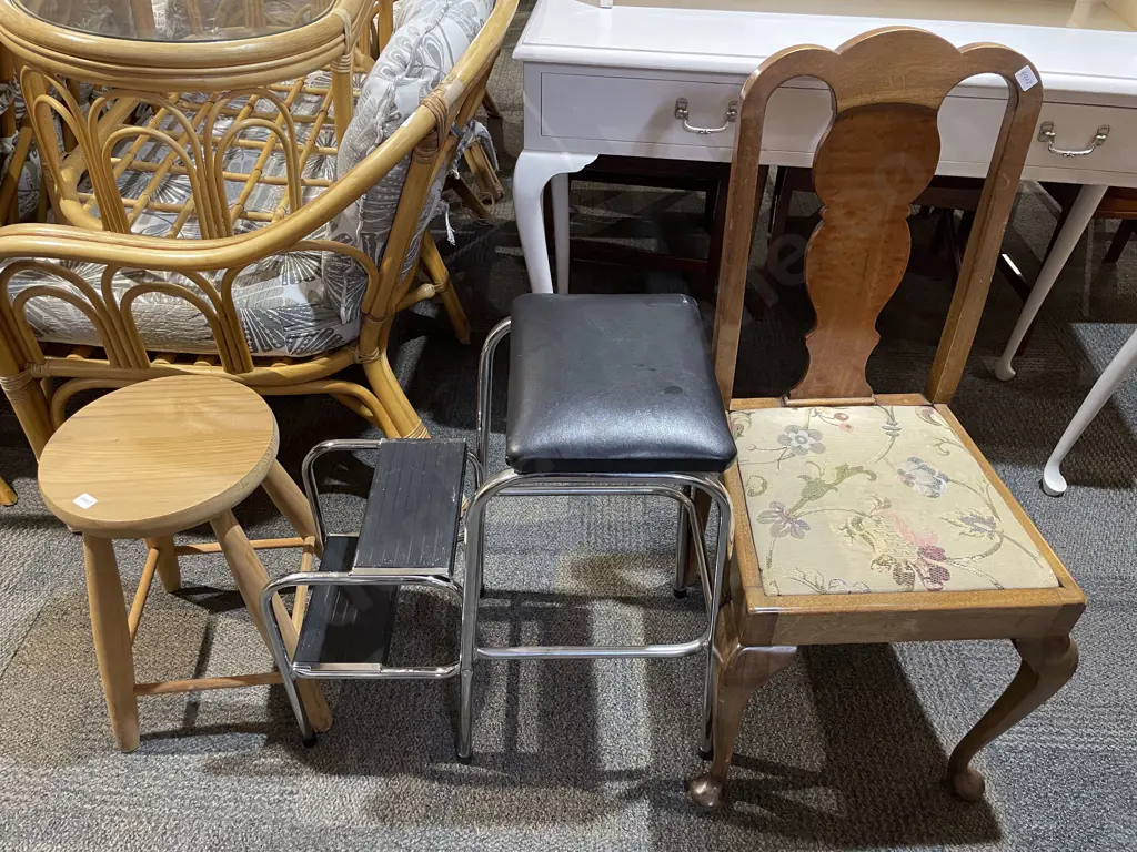 Vintage Kitchen Step Stool Image 1++