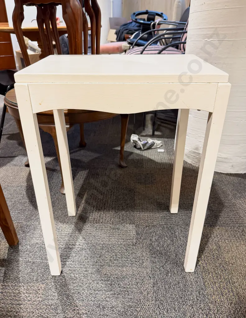 White Painted Occasional Table Image 1++