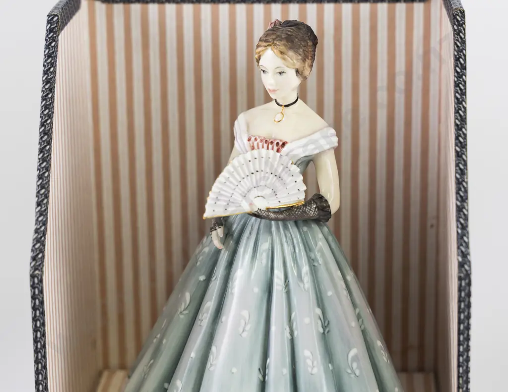 Original Boxed Royal Worcester Figure "Beatrice" Image 1++