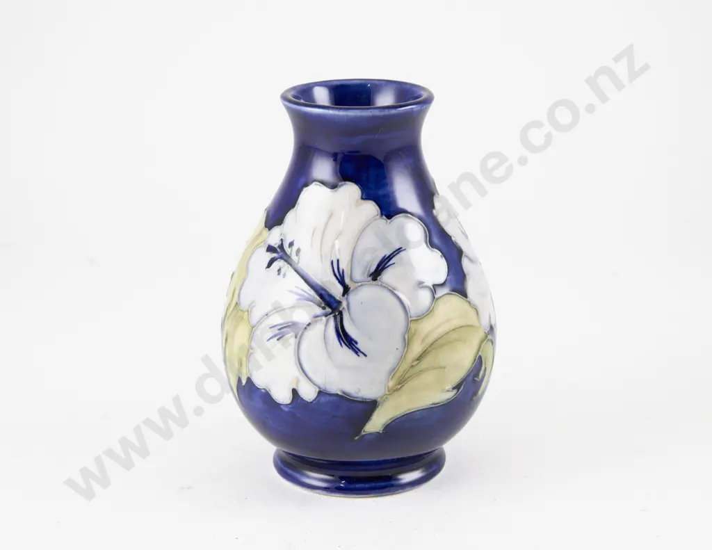 Moorcroft Hibiscus Pattern Vase Image 1++