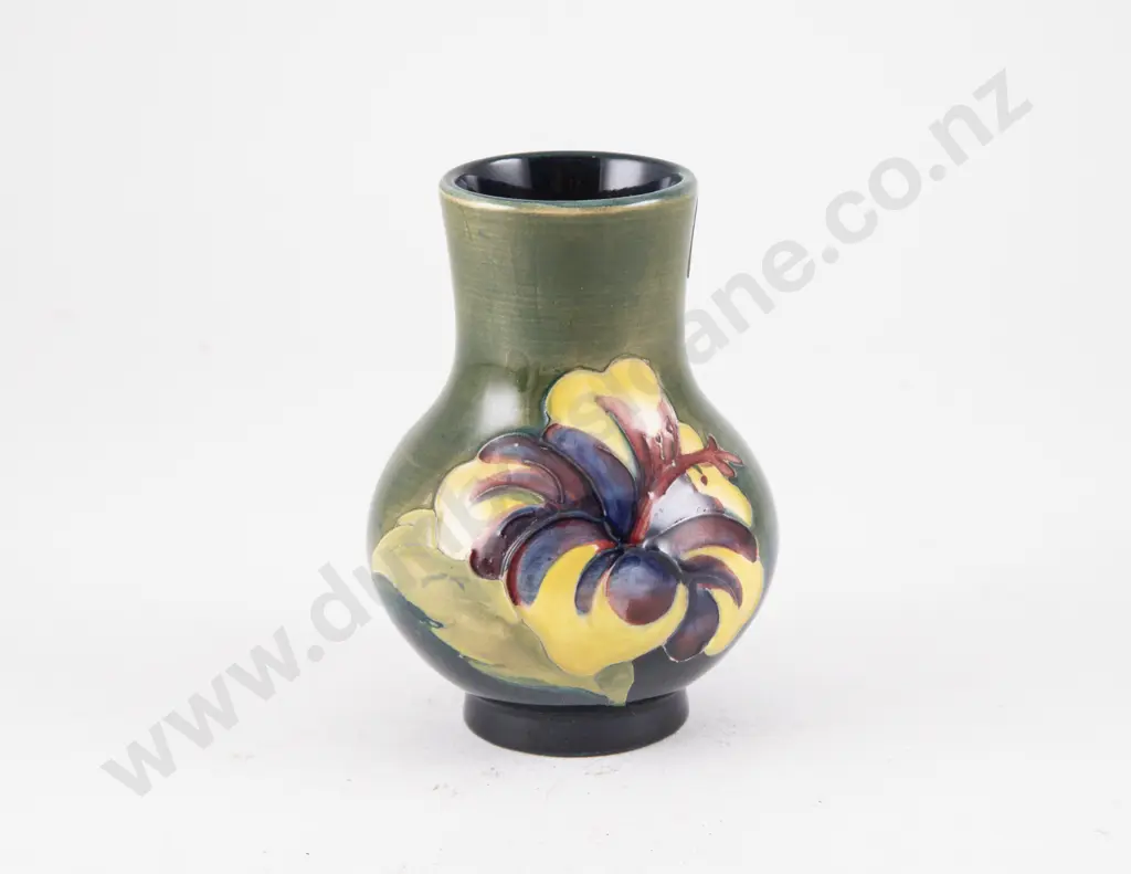 Moorcroft Hibiscus Pattern Vase Image 1++