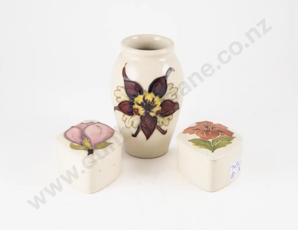 Moorcroft Vase Image 1++