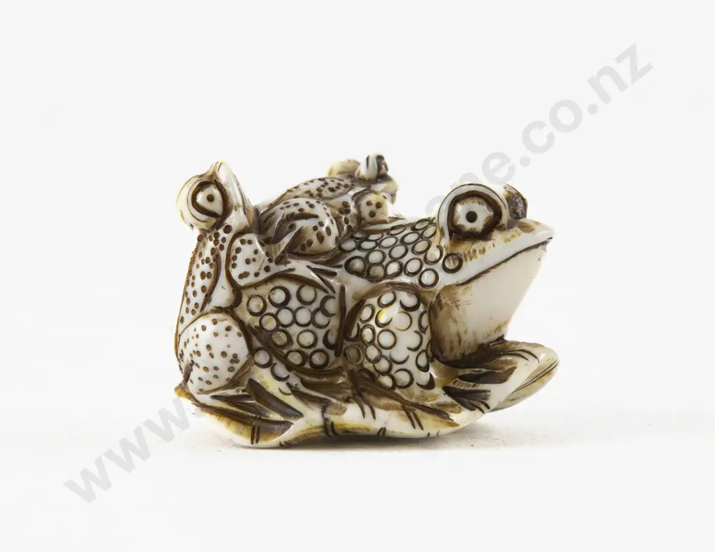 Signed Carved Ivory Netsuke of a Group of Toads Image 1++