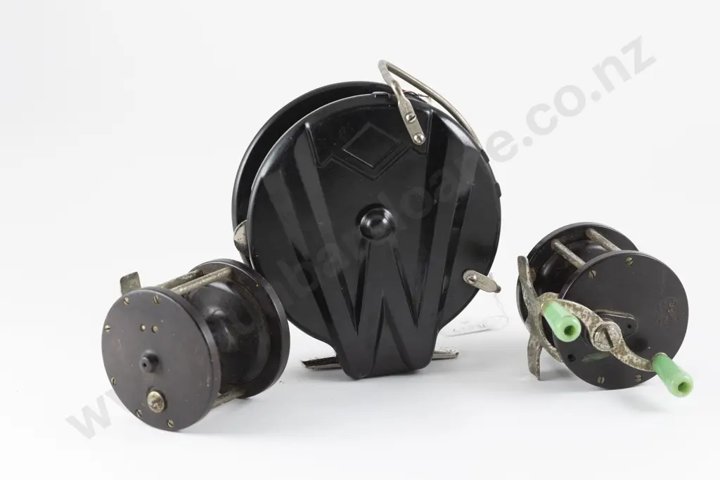 Large Vintage Milwards Black Bakelite Reel Image 1++