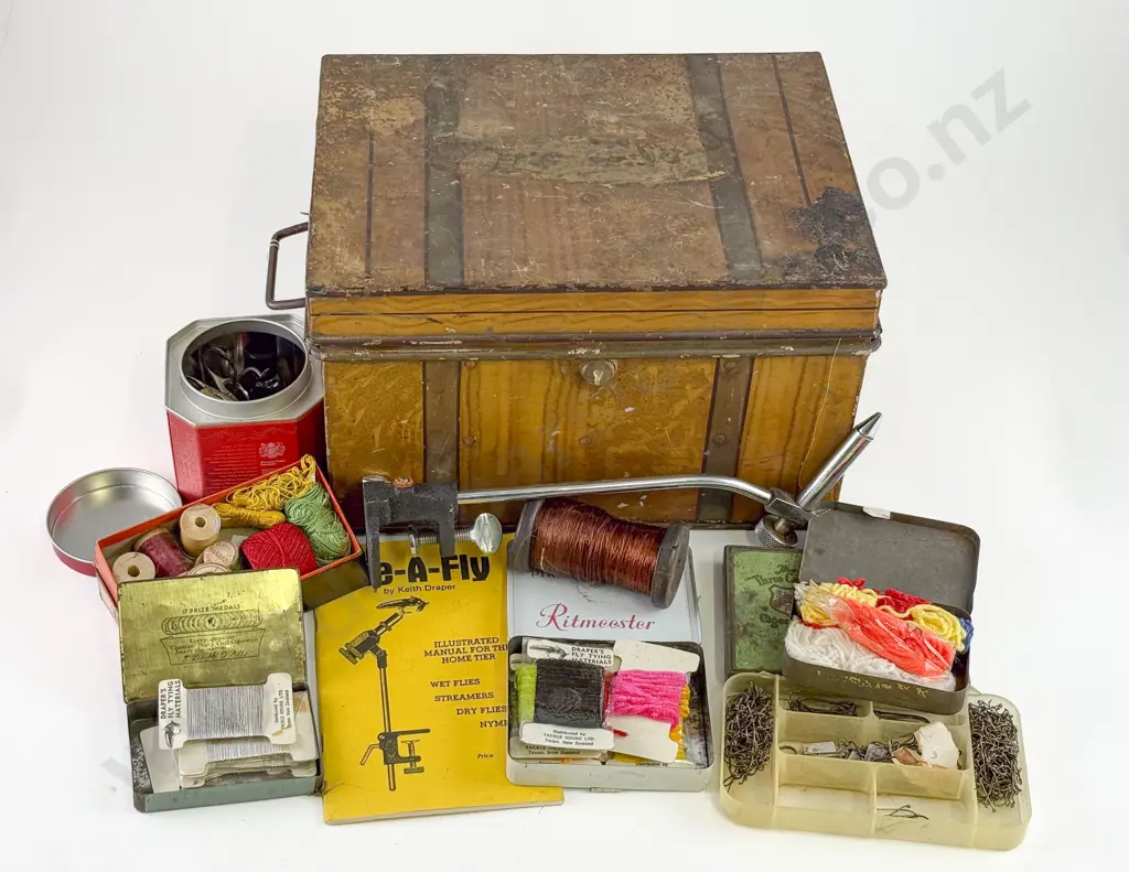 Vintage Tin Of Assorted Fly Tying Accesories Image 1++