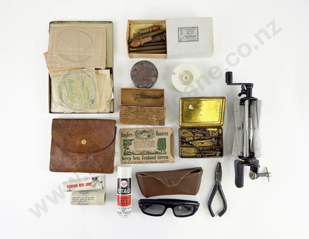 Selection Of Assorted Vintage Fishing Tackle & Accessories Etc Image 1++