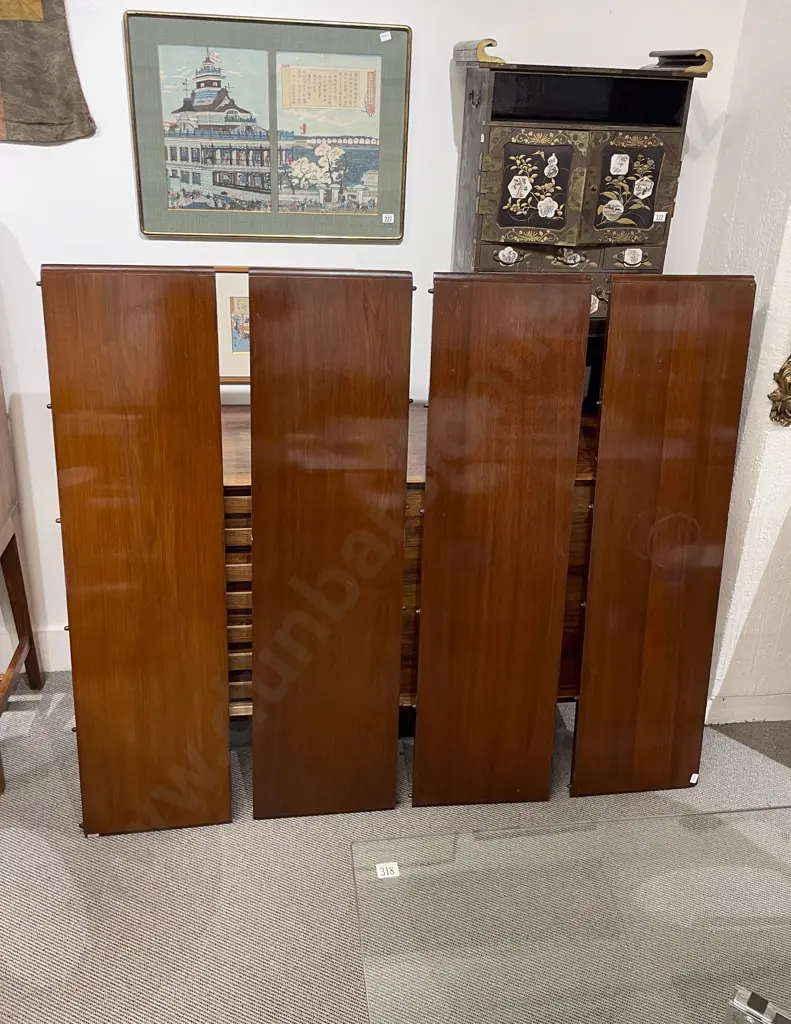 An Attractive Set of Six Geo III Mahogany Dining Chairs with Three Leaf Circular Extension Table Image 1++