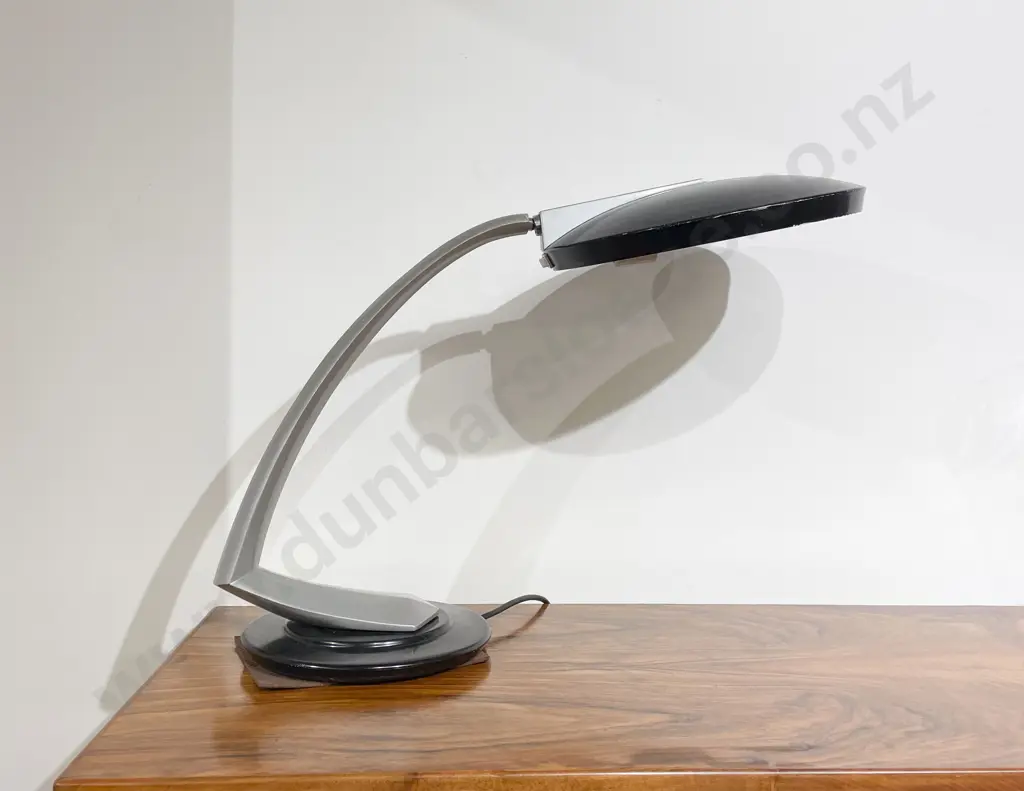 Mid Century Fase Desk Lamp Image 1++