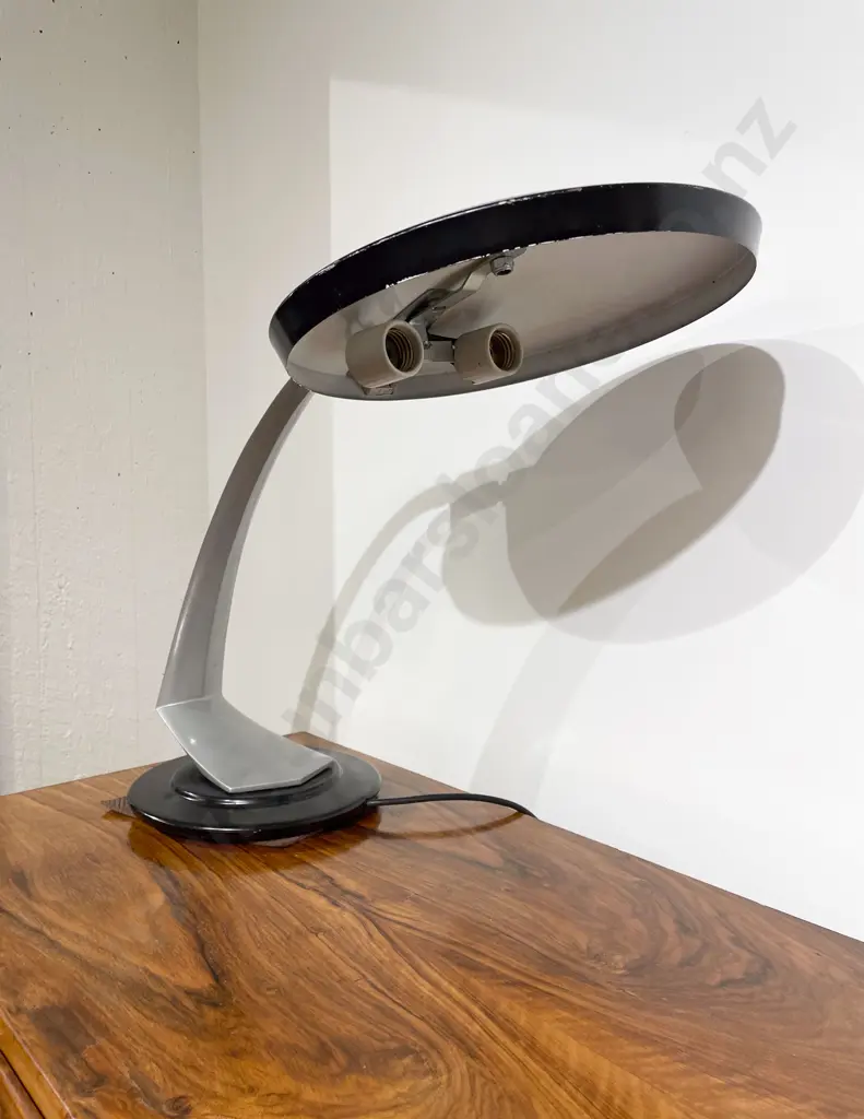 Mid Century Fase Desk Lamp Image 1++