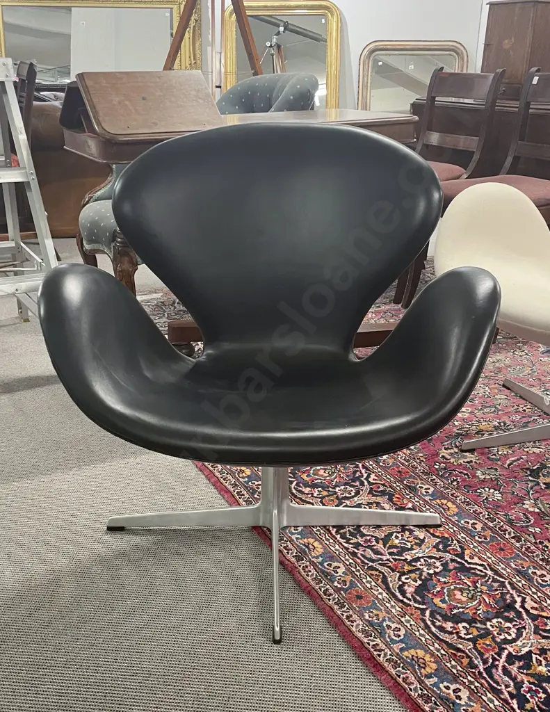Fritz Hansen Swan Chair Designed by Arne Jacobsen Image 1++