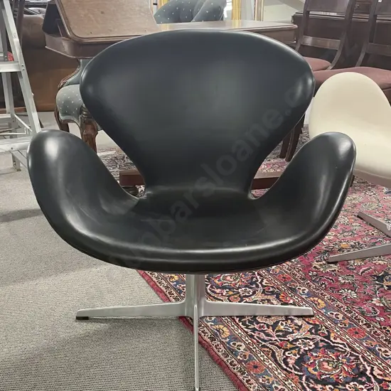 Fritz Hansen Swan Chair Designed by Arne Jacobsen