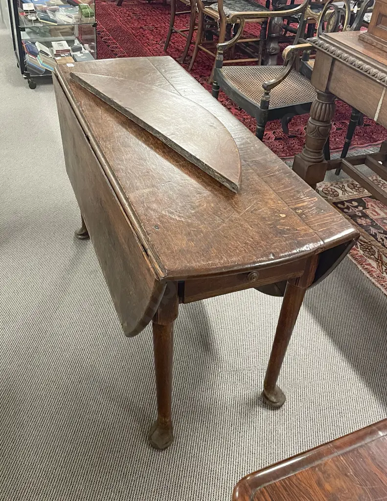 Early Geo III Oak Oval Gateleg Dining Table (A/F) Image 1++