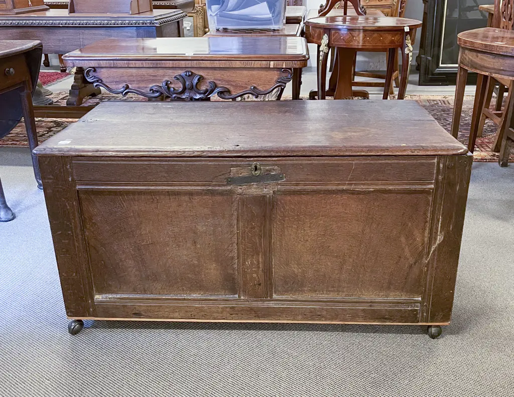C17th Oak Coffer Image 1++