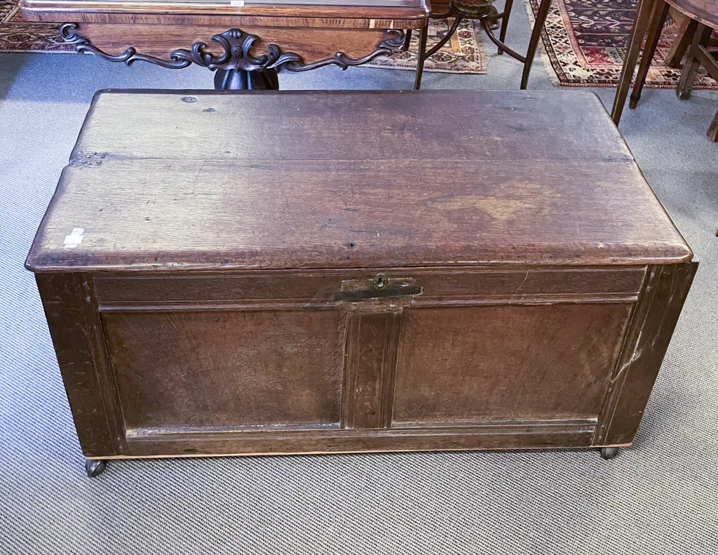 C17th Oak Coffer Image 1++