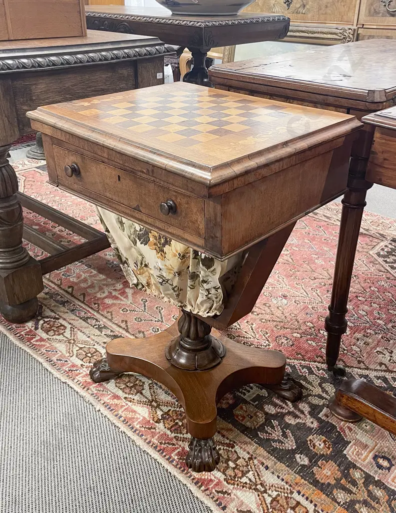 WM IV Games/Sewing Table Image 1++