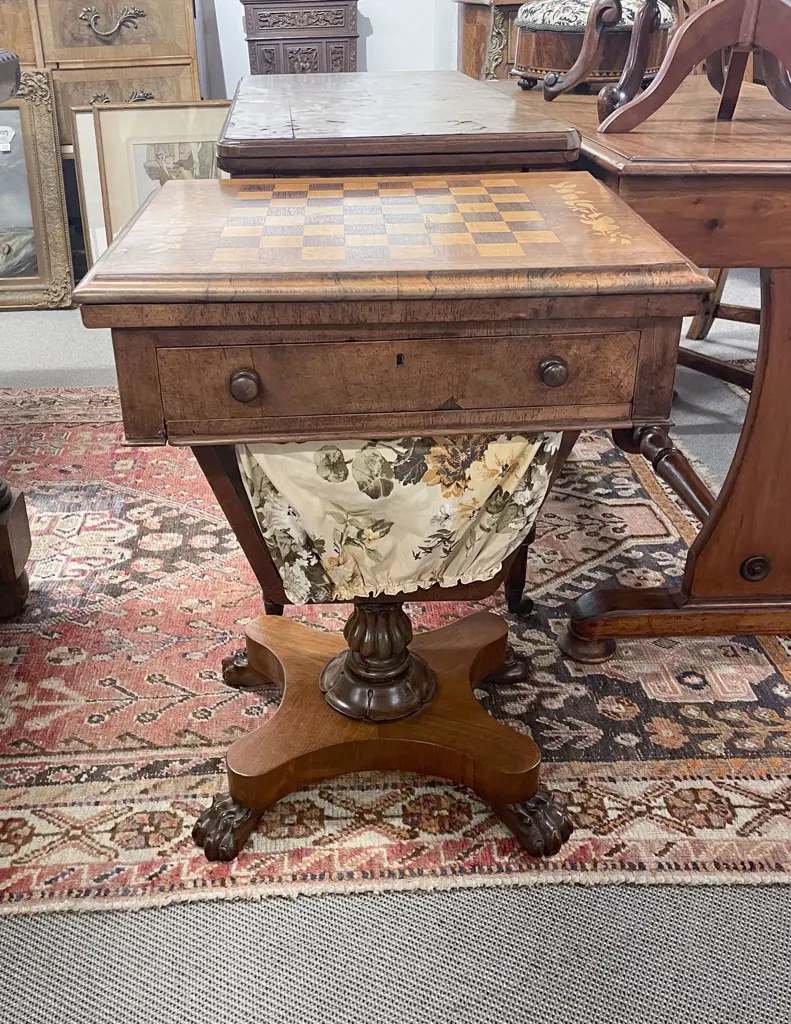 WM IV Games/Sewing Table Image 1++