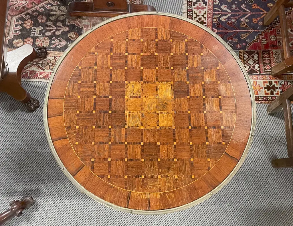 An Attractive French Rosewood & Ormulu Circular Centre Table Image 1++