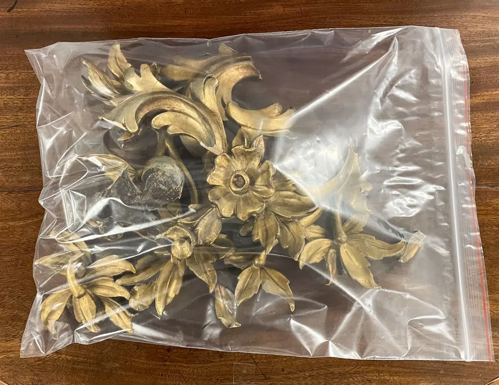 Late C18th French Gilt Wood Wall Mirror Image 1++