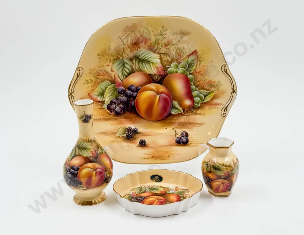 Four Pieces of Assorted Aynsley Orchard Gold Image 1++