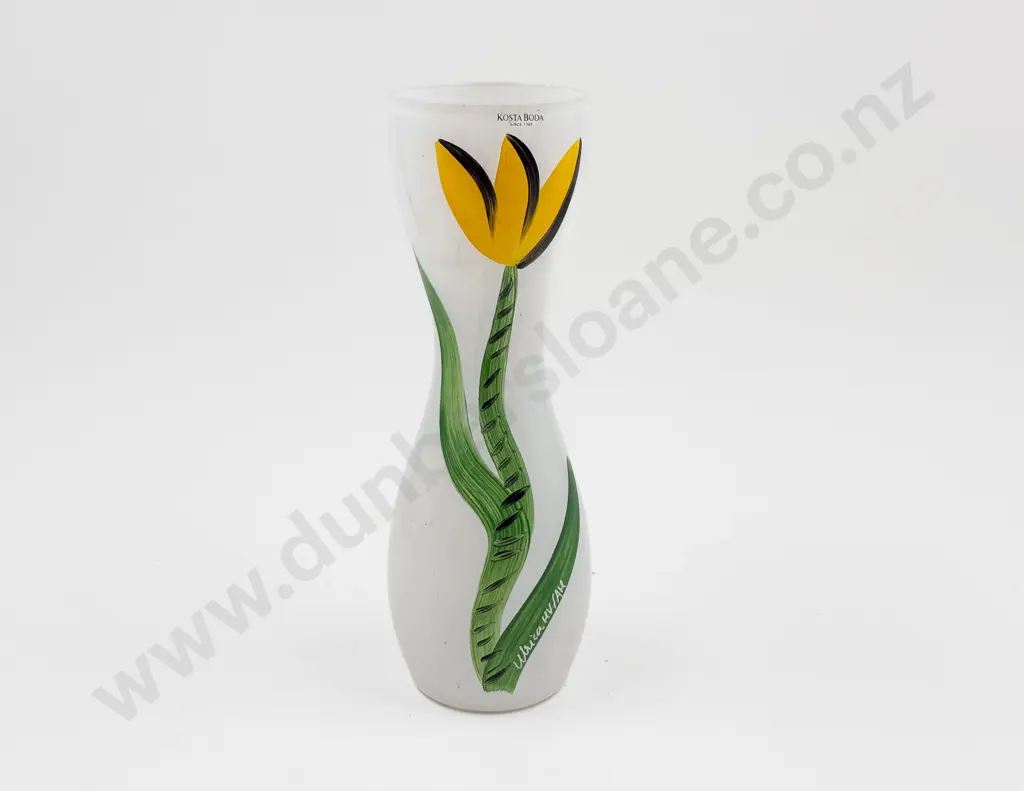 Kosta Boda Tulipa Vase by Ulrika Hydman-Vallien Image 1++