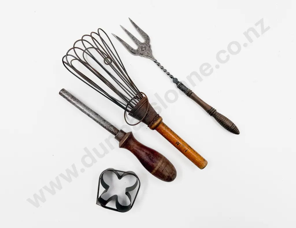 Vintage Advertising Bournville Coco Whisk and Three Other Utensils Image 1++