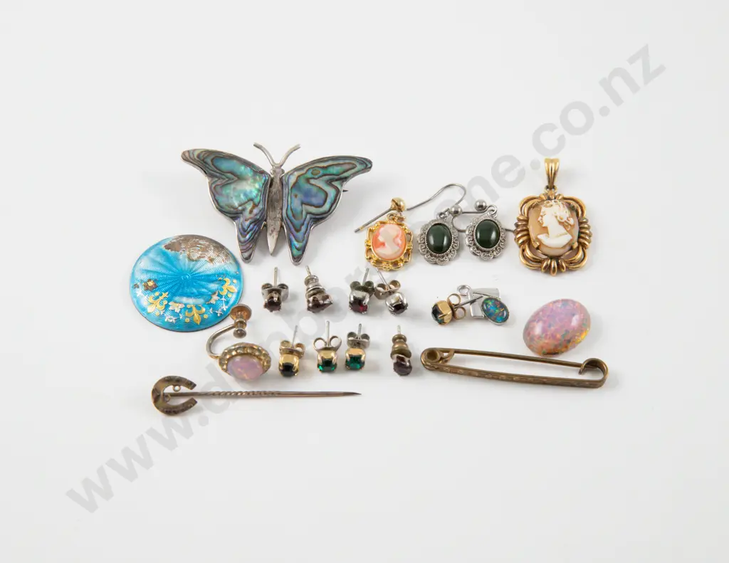 Victorian 9ct Lucky Horse Shoe Pin with Collection of Assorted Jewellery Image 1++