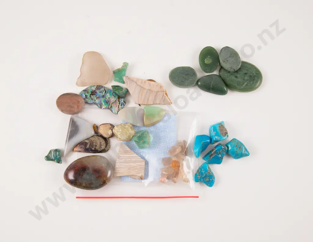 Collection of Assorted Unmounted Gemstones Image 1++