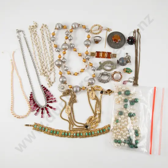 Collection of Assorted Costume Jewellery and Loose Beads