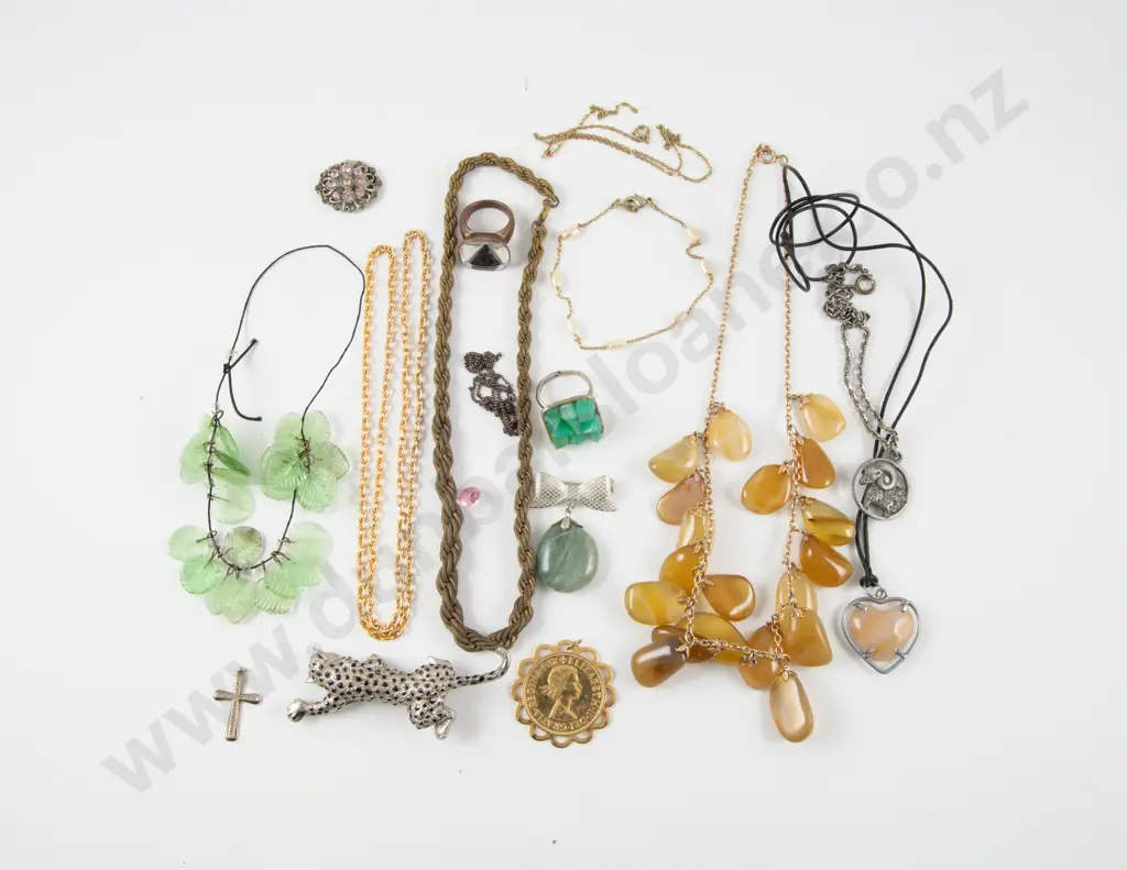 Collection of Assorted Costume Jewellery Image 1++