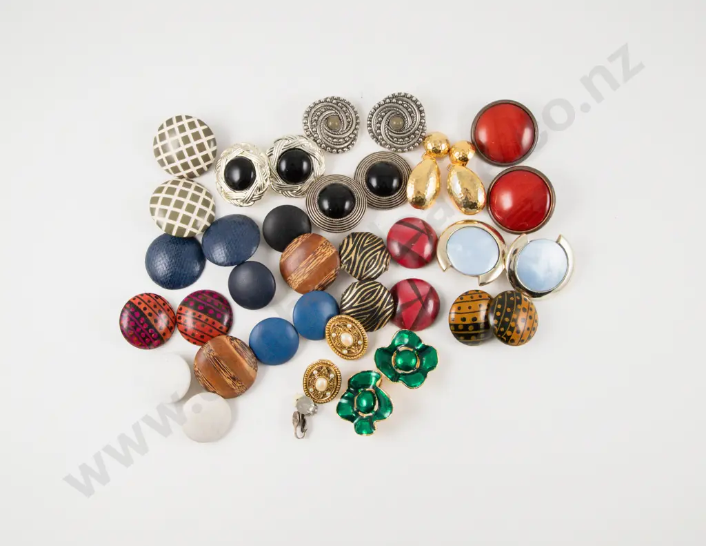 Mid C20th 18pairs Clip Back Dress Earrings Image 1++