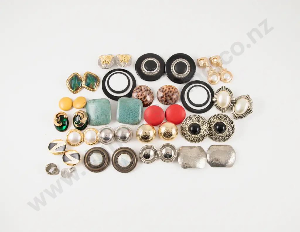 Mid C20th 18pairs Clip Back Dress Earrings Image 1++