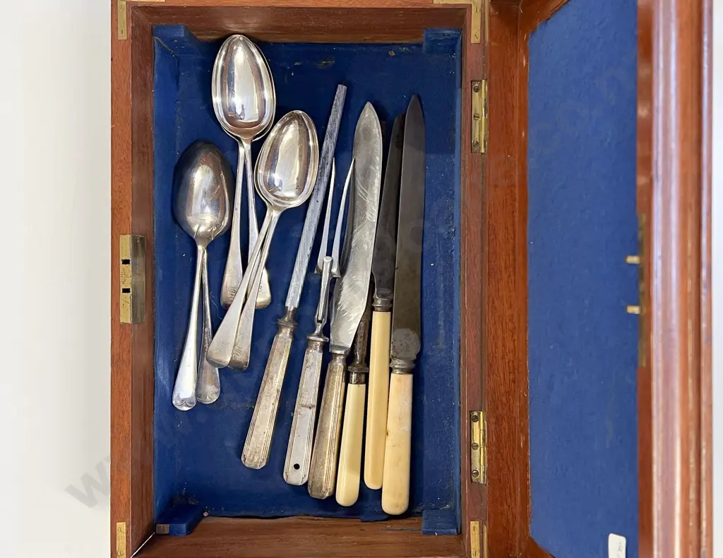 Canteen of S/P Cutlery with Bone Handled Knives Image 1++