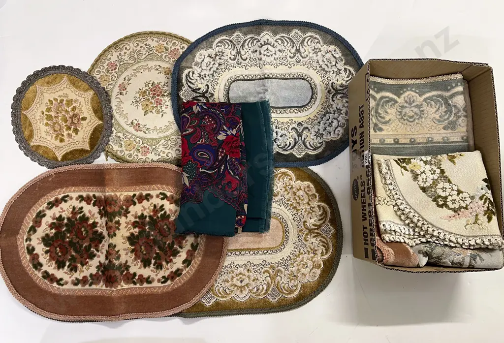 Quantity of Assorted Decorative Table Mats etc Image 1++