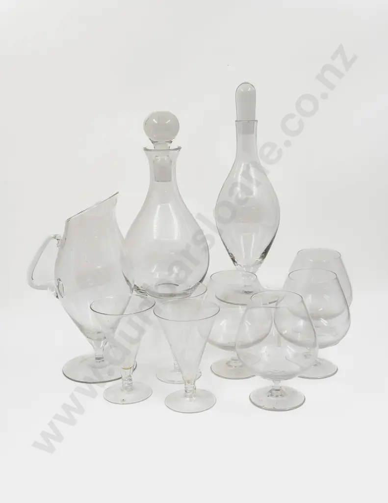 Quantity of Assorted Glassware Image 1++
