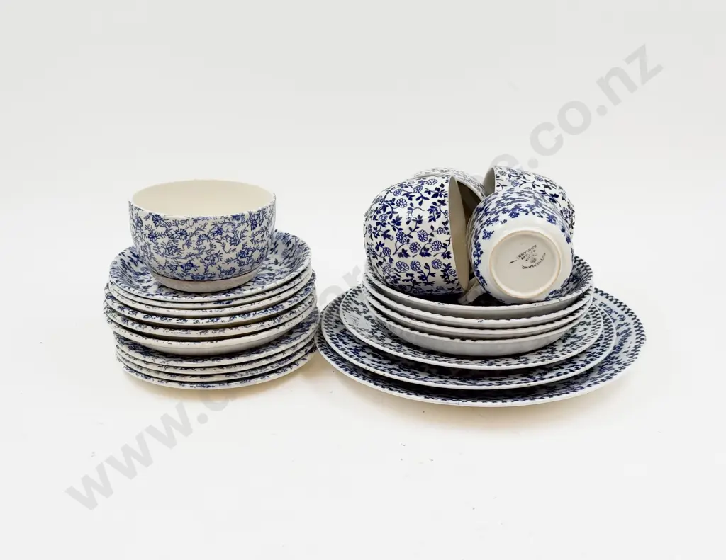 Quantity of Assorted Blue & White China Image 1++