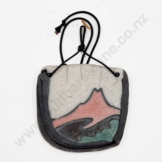 Small Pottery Wall Hanging together with Boxed Lacquer Ware Coaster Set