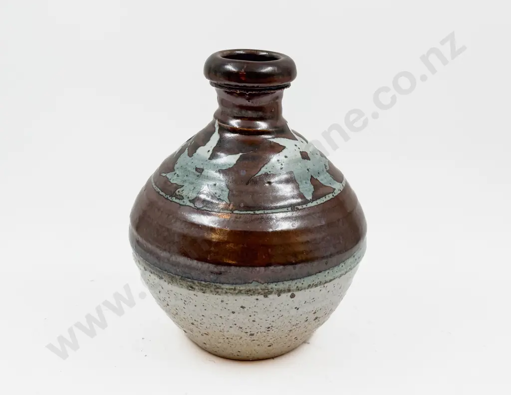 NZ Pottery Vase Image 1++