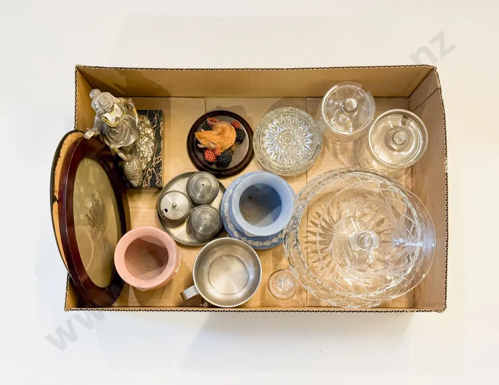 Box Quantity of Assorted incl Glassware Ornaments & Wedgwood Image 1++