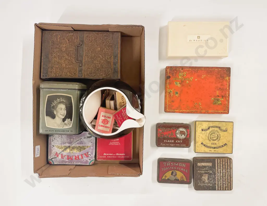 Quantity of Assorted Vintage Tins etc Image 1++