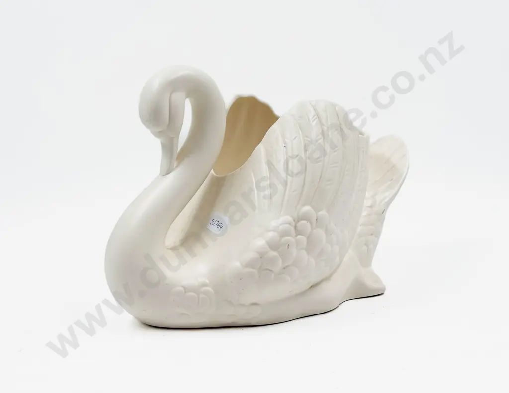 Crown Lynn Large Swan No. 170 Image 1++