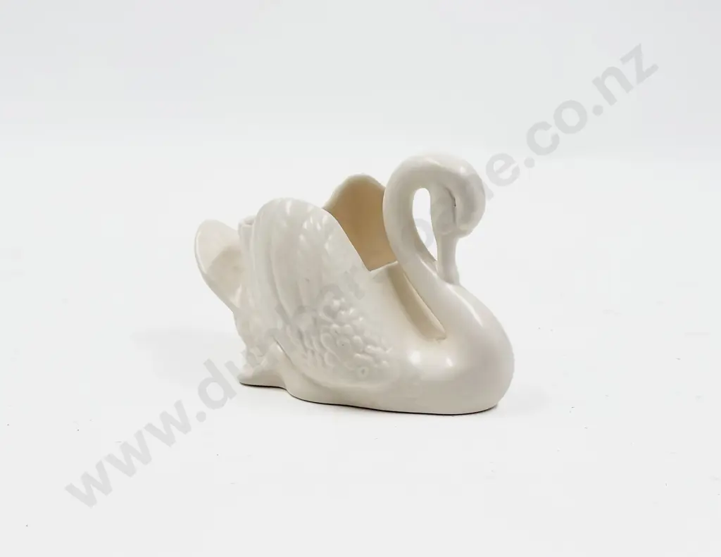 Small Crown Lynn Swan No. 154 Image 1++