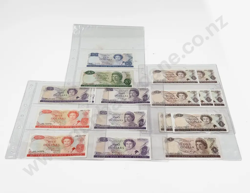 NZ Bank Notes $1 x11 - $2 x6 - $5 x2 - $10 - $20 Image 1++