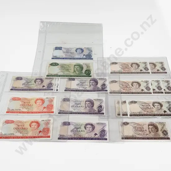 NZ Bank Notes $1 x11 - $2 x6 - $5 x2 - $10 - $20